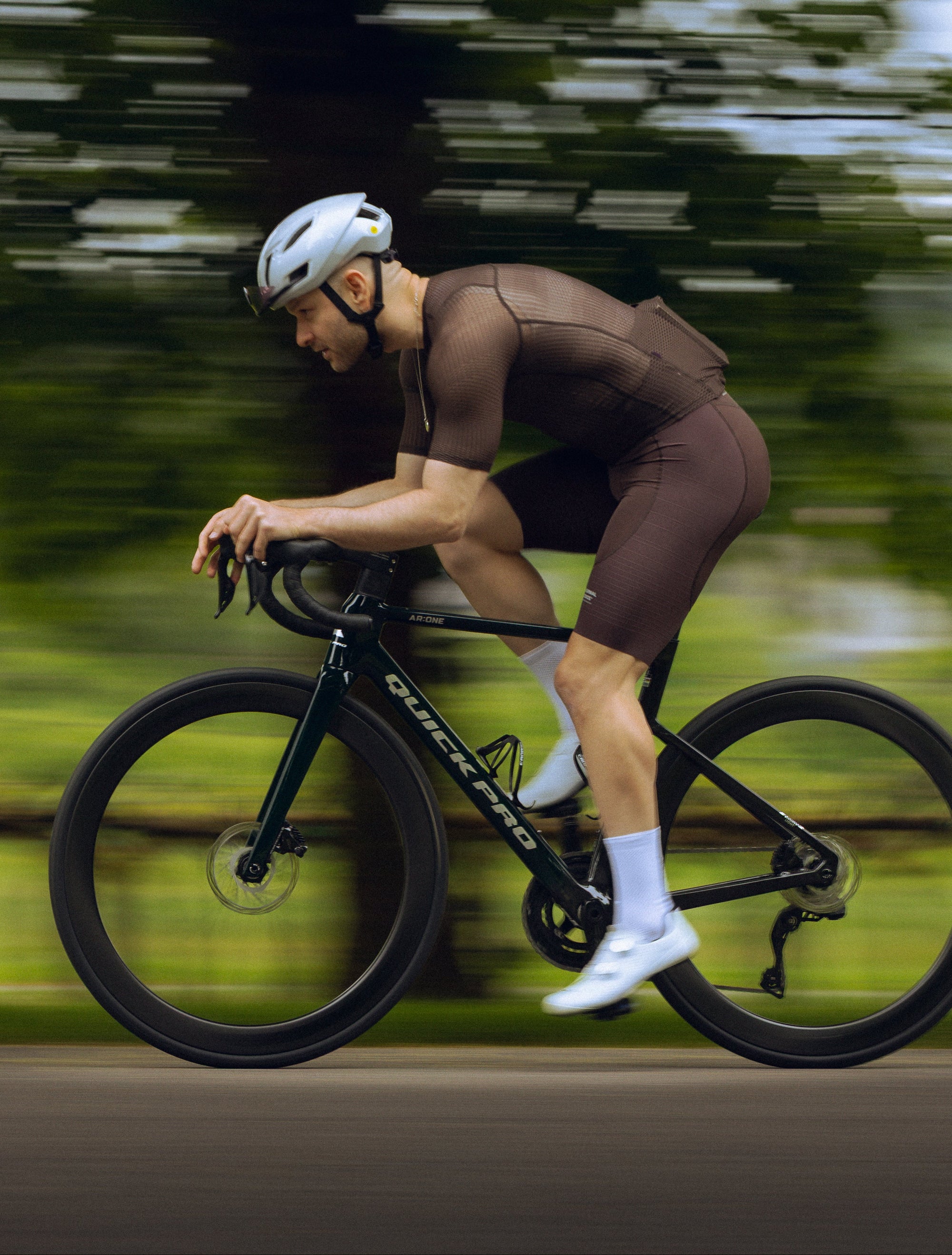 bike pro edition 2000 helmet OLD SCHOOL LOW Its matte black finish gives the helmet a modern and stylish appearance Performance Bikes for North America